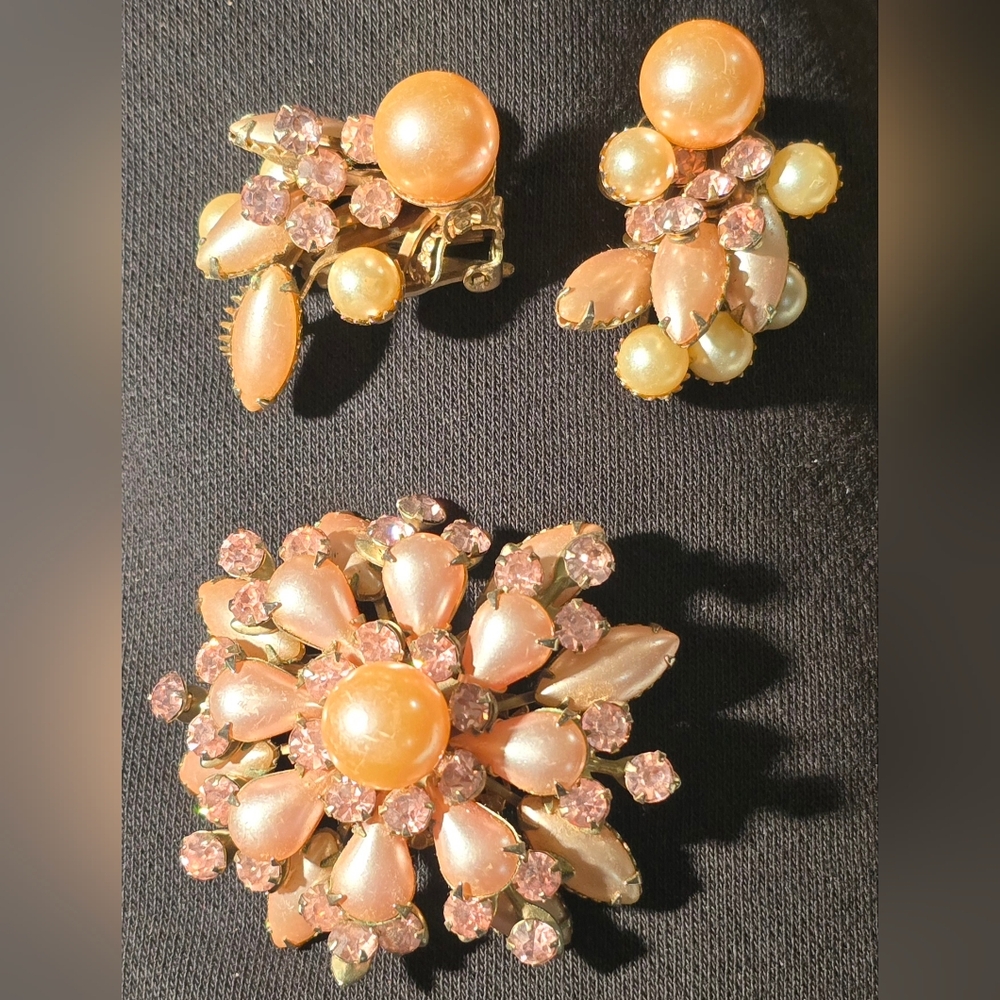 Elegant Pearl and Pink Crystal Jewelry Set